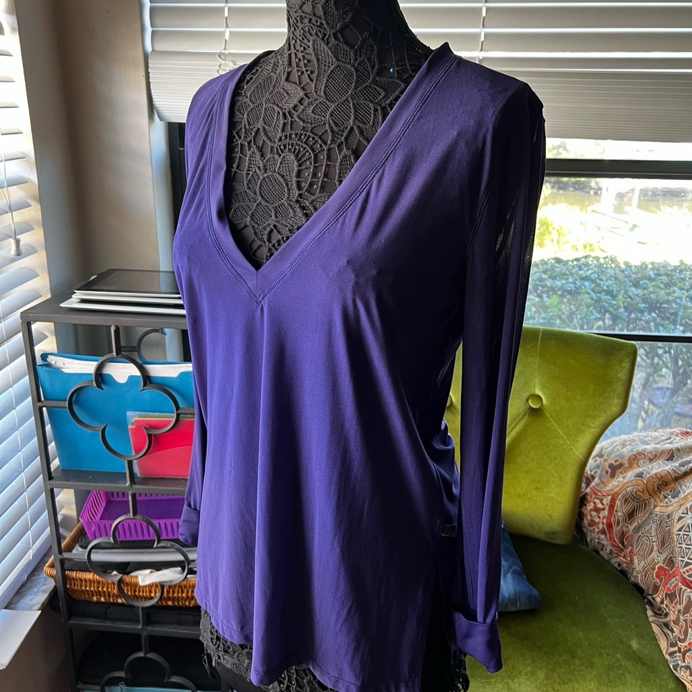 Lululemon sheer long sleeve V-neck top size 4 purple.